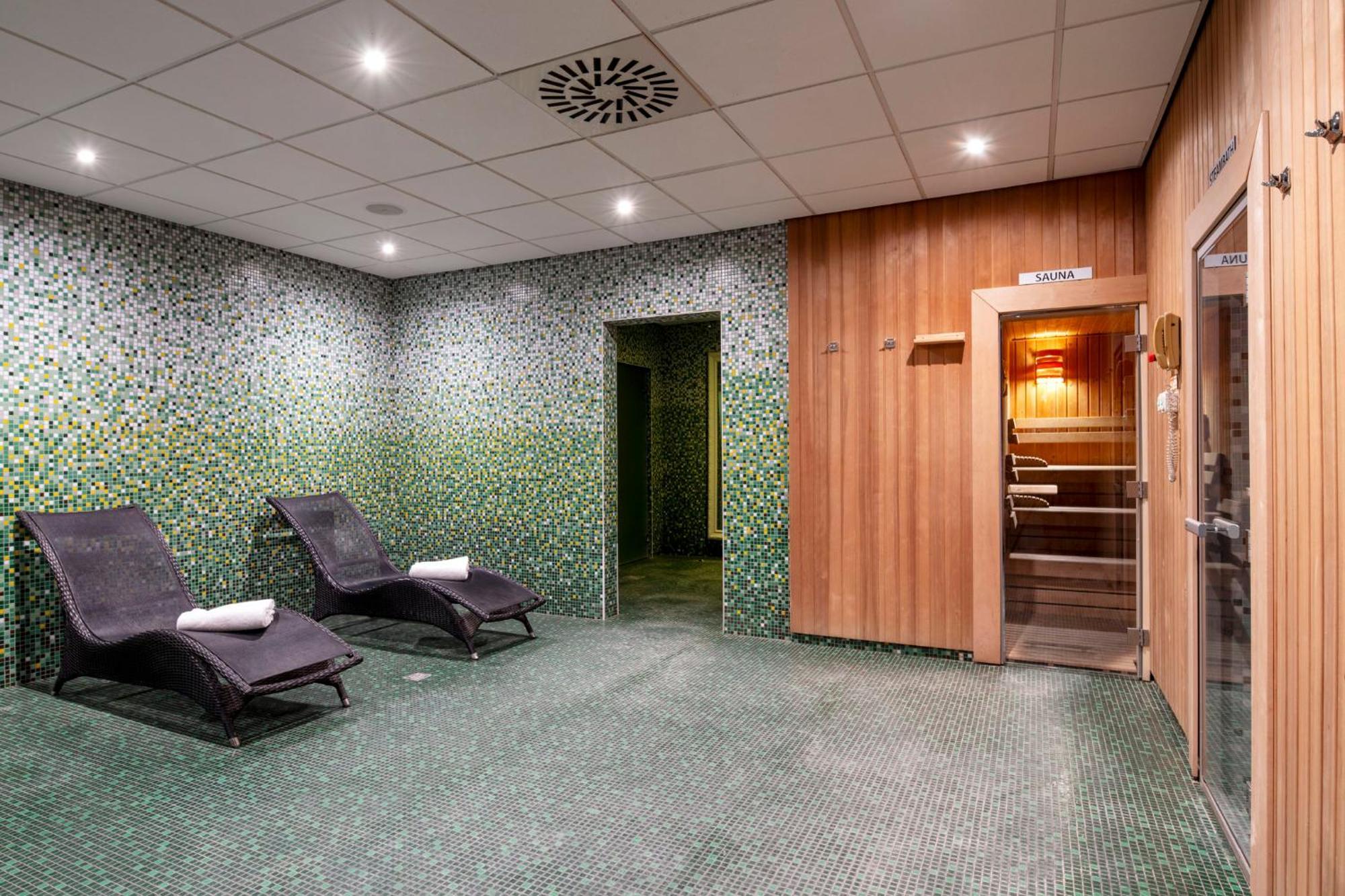 Crowne Plaza Antwerpen By Ihg Hotel Exterior photo