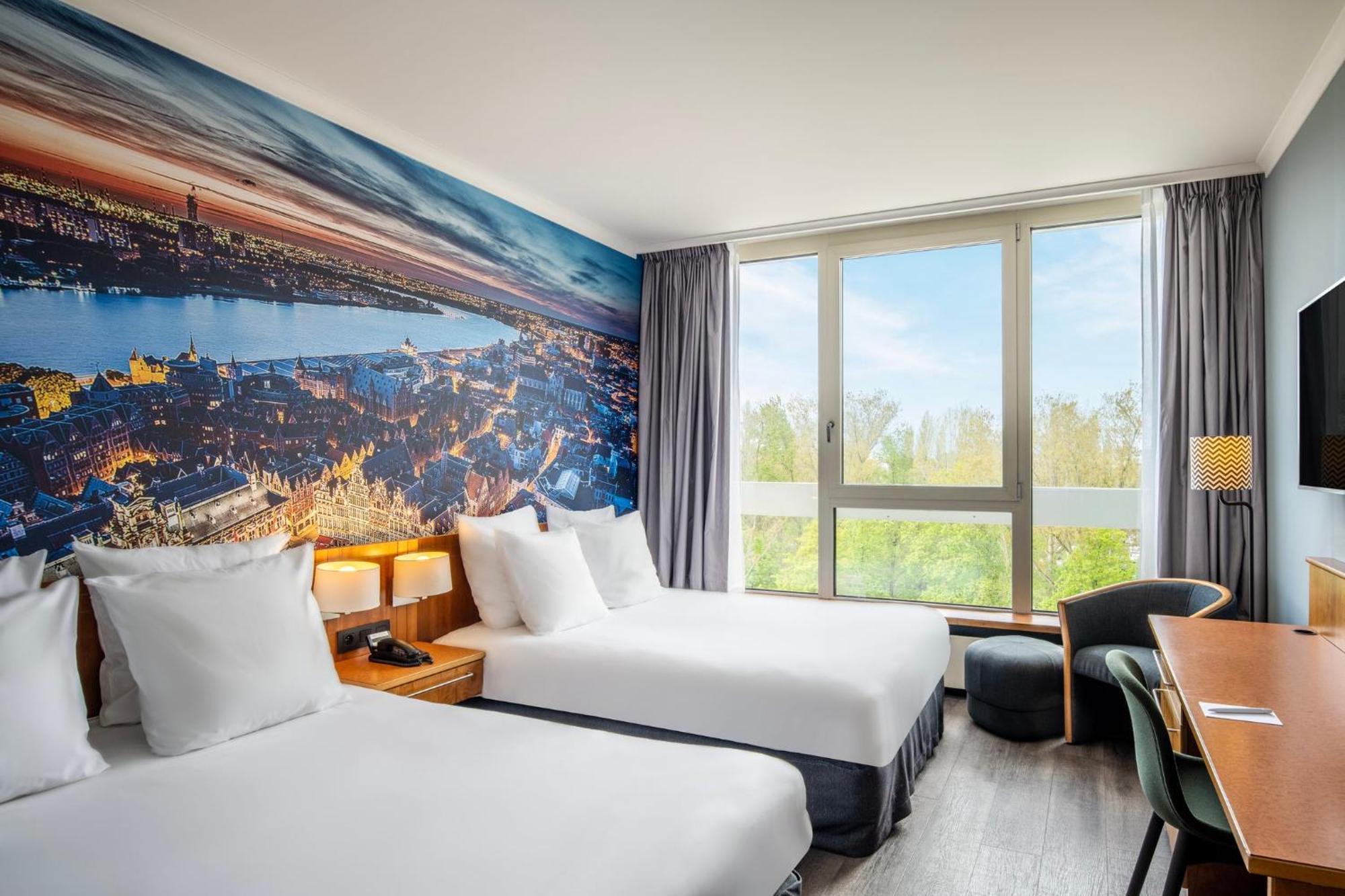 Crowne Plaza Antwerpen By Ihg Hotel Exterior photo