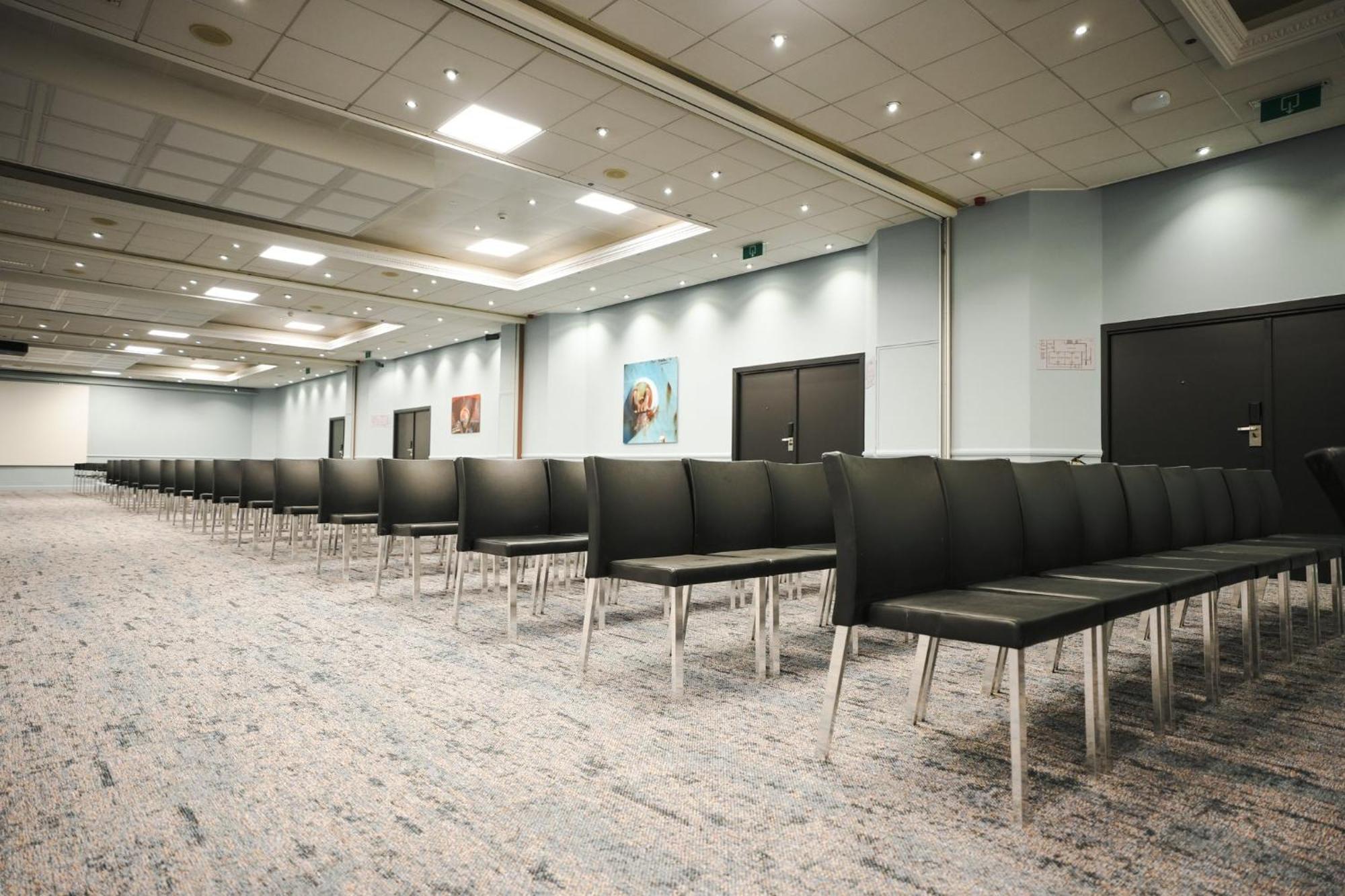 Crowne Plaza Antwerpen By Ihg Hotel Exterior photo