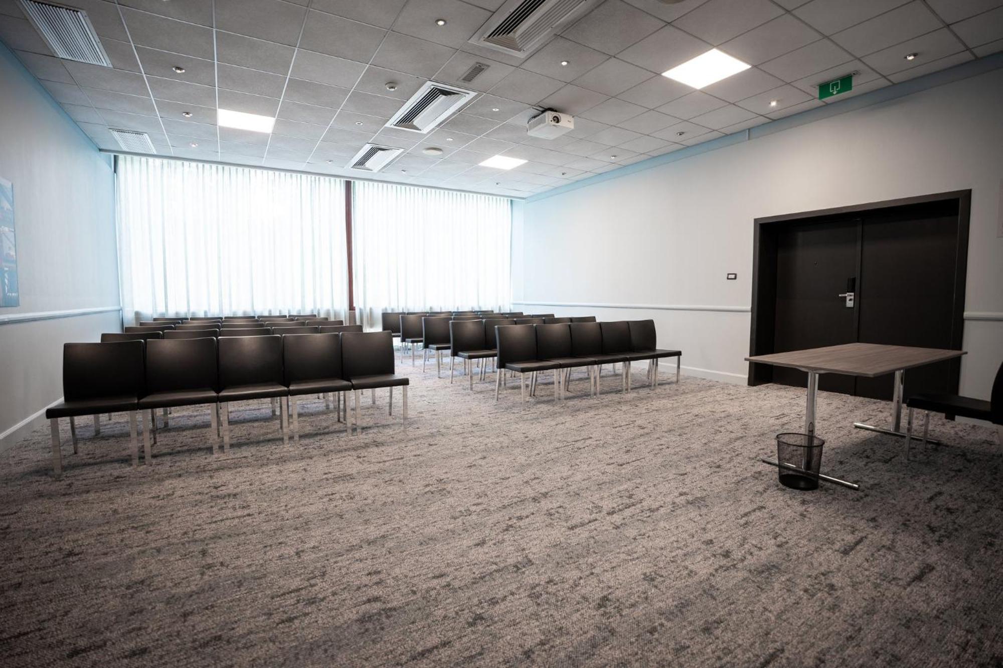 Crowne Plaza Antwerpen By Ihg Hotel Exterior photo